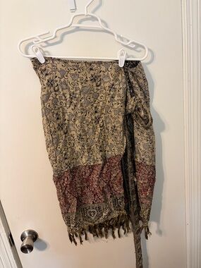 EARTHBOUND Black and Gold Floral Print Top